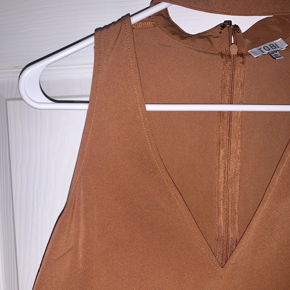 Collared Tank - Picture 2 of 4